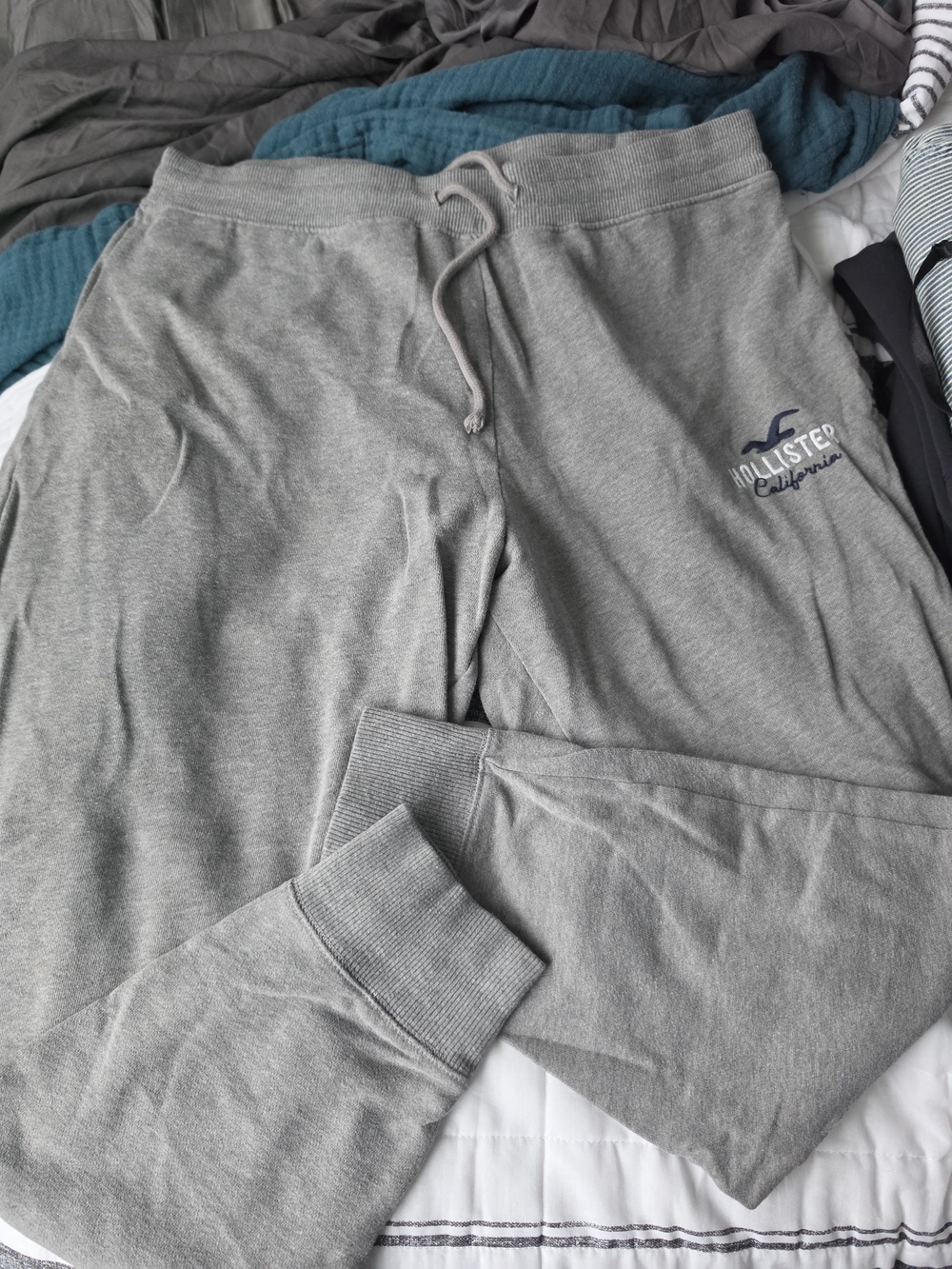 Hollister Women's Gray Jogger Sweatpants. XL